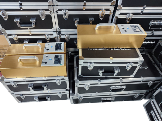 Retroreflettore di precisione per una misurazione accurata nell'area di apertura di 340 mm x 95 mm