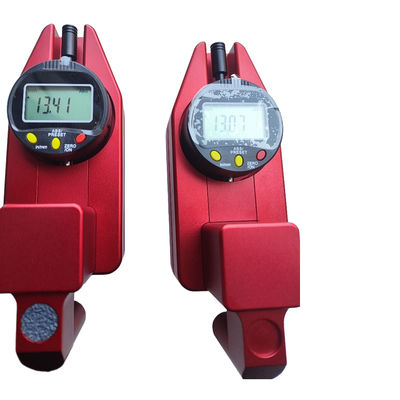 Strumento portatile ad alta precisione per misurare lo spessore dei segni stradali